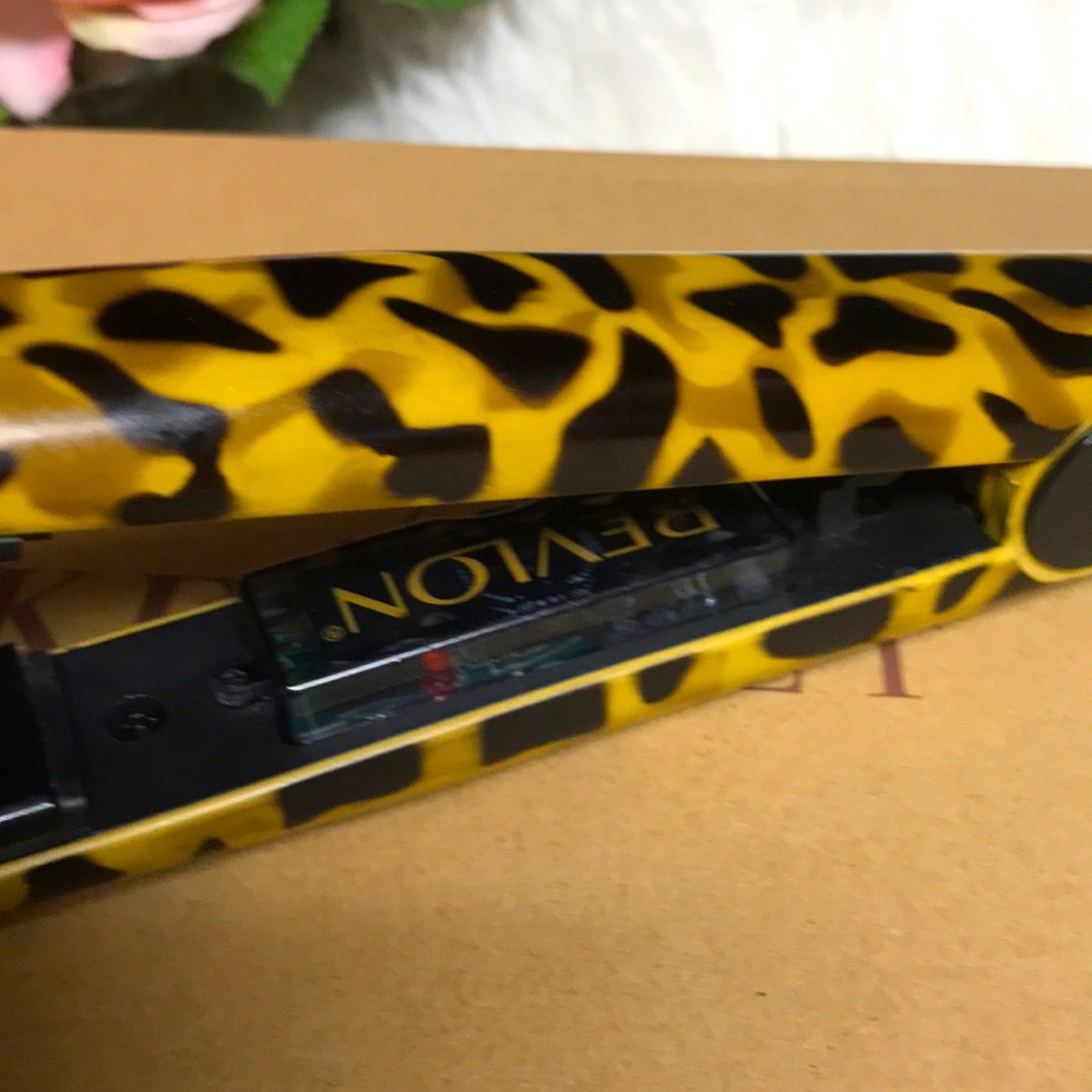 Revlon flat iron - Picture 2 of 3